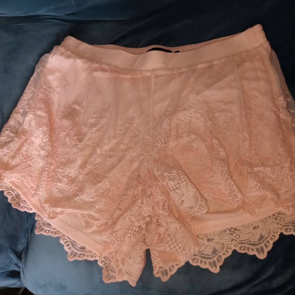 New pink mesh pull on short